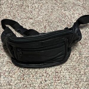 Vintage 90s Black Leather fanny pack/Waist Bag- awesome shape